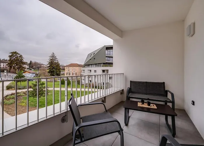 Le 305 - T3 With Garage And Beautiful Terrace